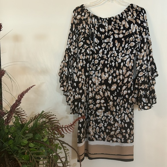 Flared Sleeve Dress - Picture 5 of 10